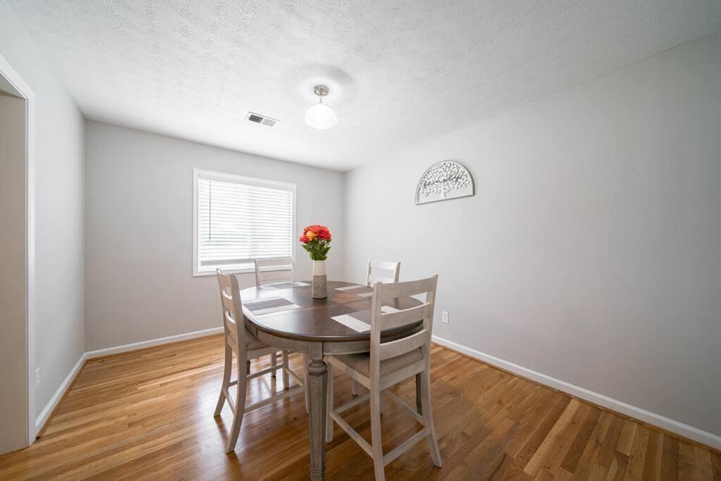 Cozy Brick Ranch Owned And Operated By An Army Soldier!! Columbus