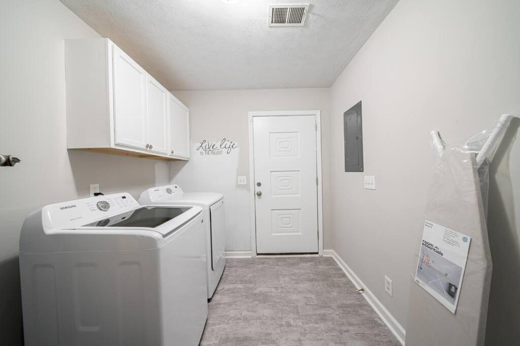 Cozy Brick Ranch Owned And Operated By An Army Soldier!! *